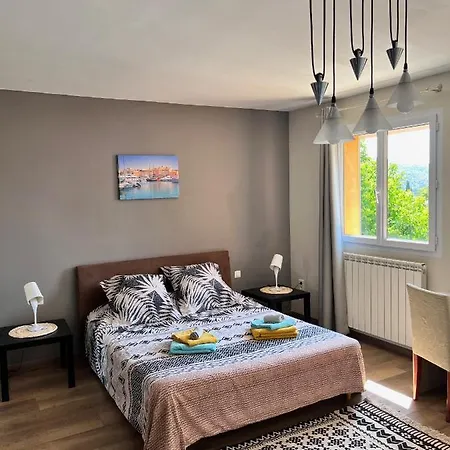 Relais Des Templiers Hotel 2*