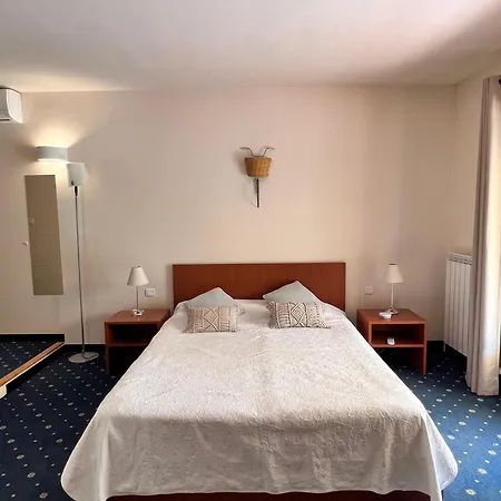Hotel Relais Des Templiers 2*