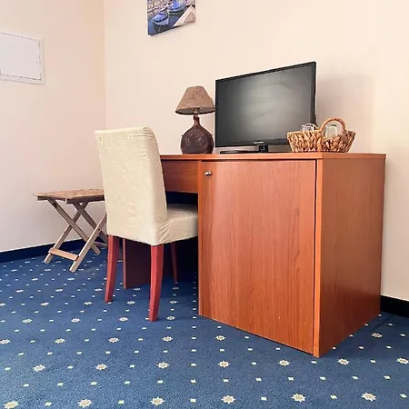 Relais Des Templiers Hotel 2*
